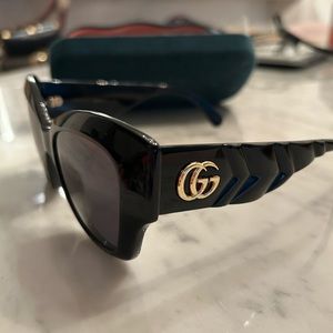 Gucci Sunglasses Black GG0808S